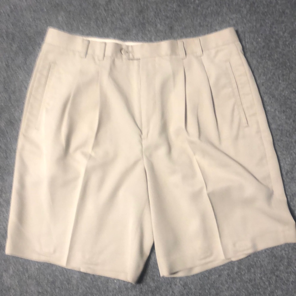 Cutter&Buck Pleated shorts